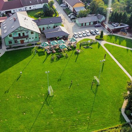 Restaurace a penzion Kamenec Jilešovice Esterno foto