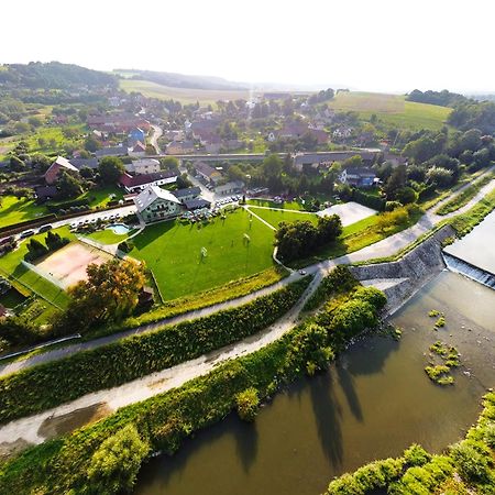 Restaurace a penzion Kamenec Jilešovice Esterno foto