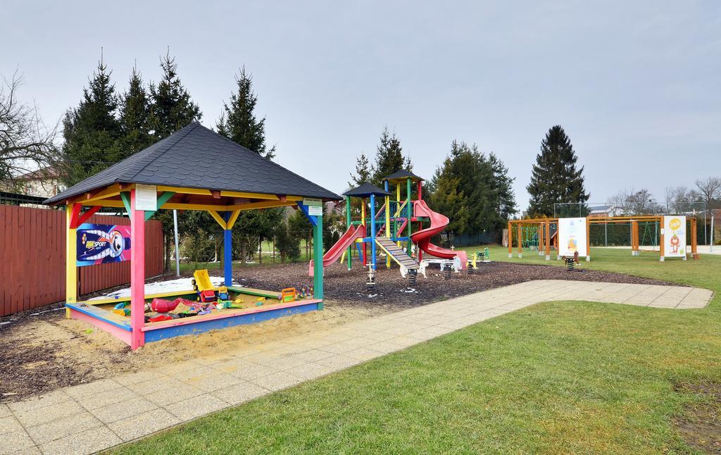 Restaurace a penzion Kamenec Jilešovice Esterno foto