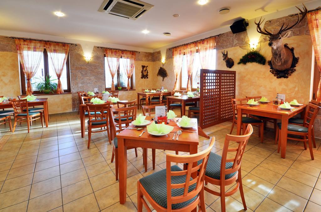 Restaurace a penzion Kamenec Jilešovice Esterno foto