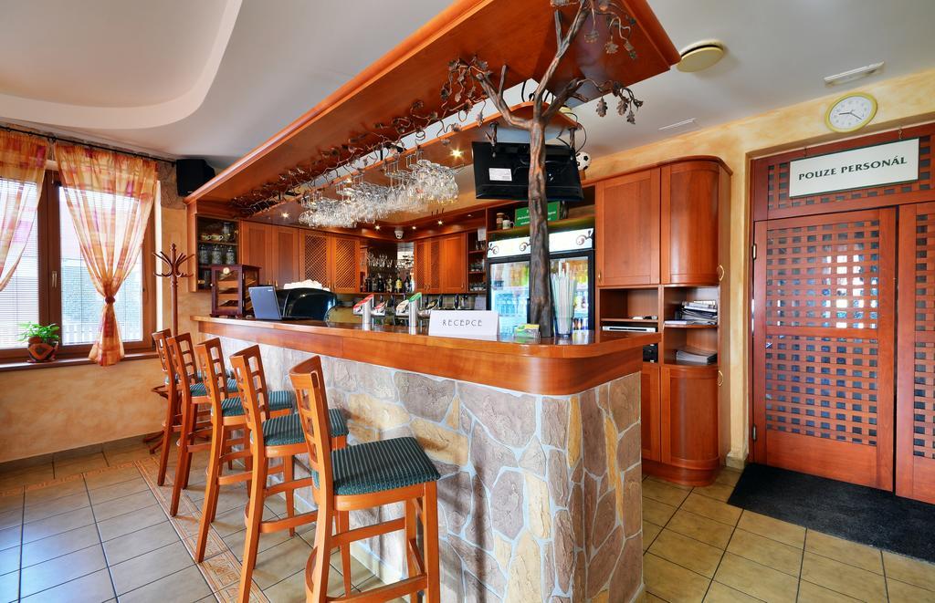 Restaurace a penzion Kamenec Jilešovice Esterno foto