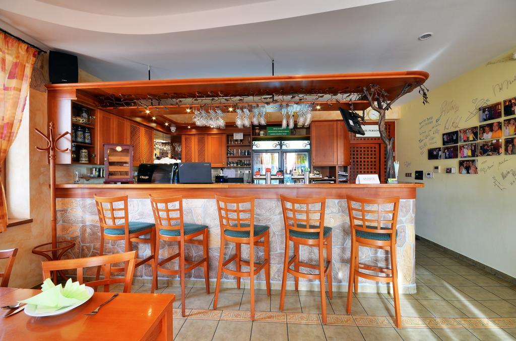 Restaurace a penzion Kamenec Jilešovice Esterno foto