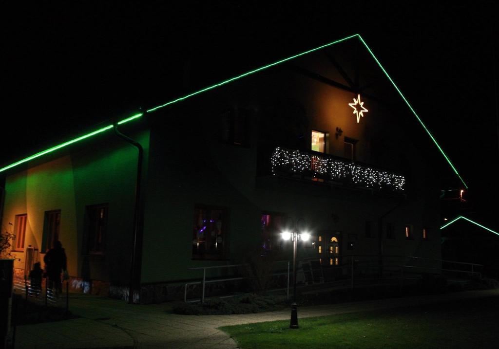 Restaurace a penzion Kamenec Jilešovice Esterno foto