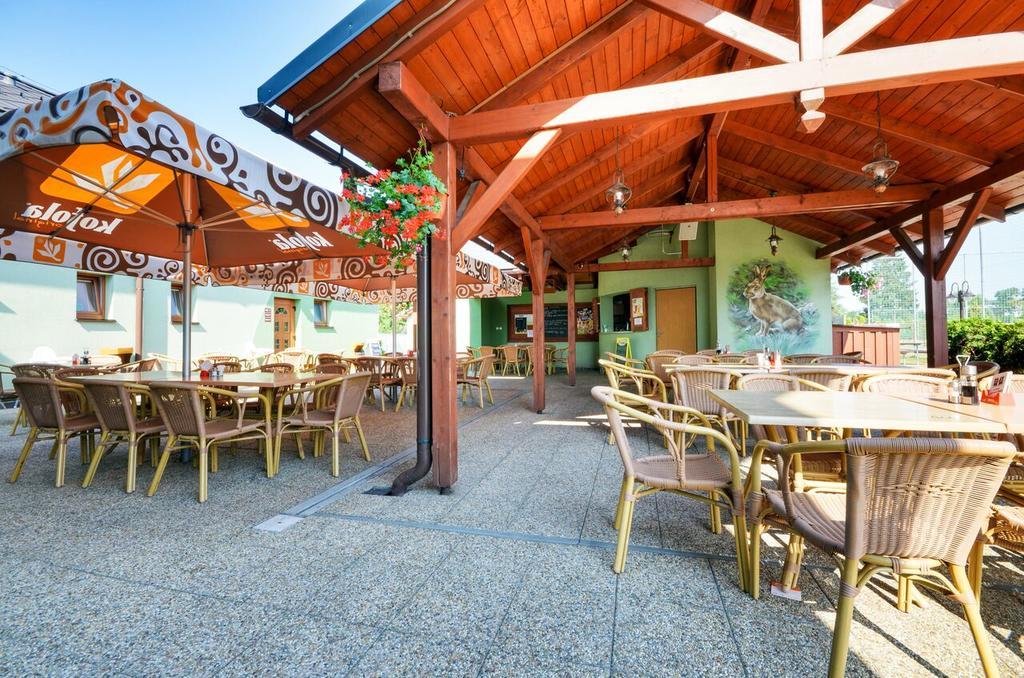 Restaurace a penzion Kamenec Jilešovice Esterno foto